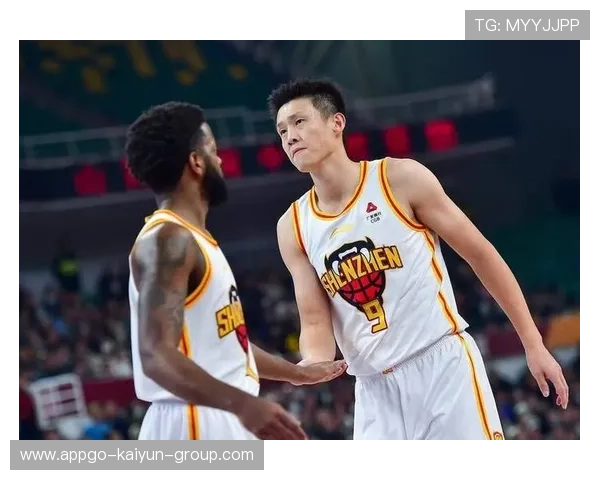 深圳团队进攻压制山西，周鹏拼抢冲板带队顶住，深圳周鹏盛